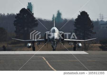 一架F-4戰鬥機即將從百里空軍基地起飛 105911393