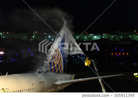 飛機塗了防凍液 105911395