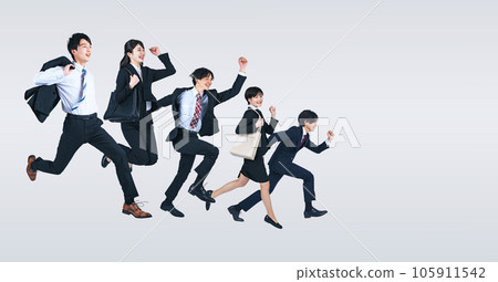 一群跳躍的年輕商人 105911542