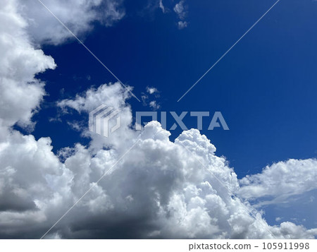 藍天和白色雲彩 藍天和白色雲彩 105911998