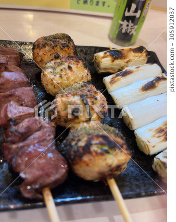 美味的烤雞肉串 美味的烤雞肉串 105912037