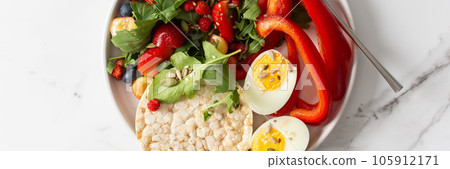 Healthy tasty breakfasts 105912171