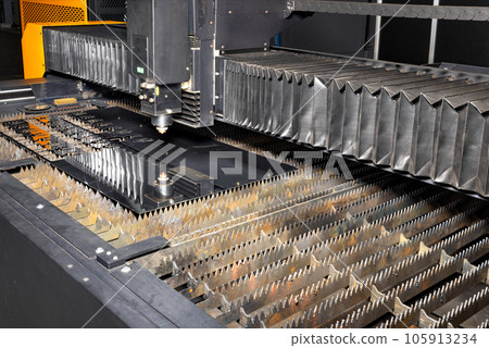 Industrial fiber optic CNC metal laser cutting machine. 105913234