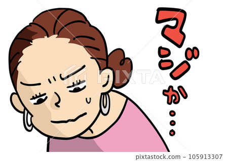 一個臉上嚴肅的女人的上半身 一個臉上嚴肅的女人的上半身 105913307