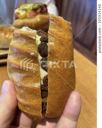 Rum raisin cream sandwich bread 105914148