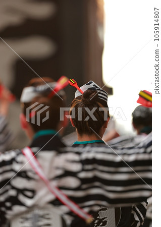 A woman dancing Yosakoi 105914807