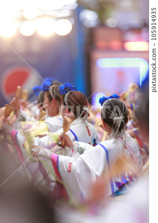 夜來穿著和服跳舞 105914935