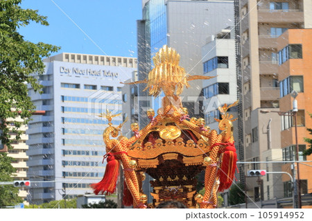 富岡八幡宮的神轎、江戶三大祭、水掛祭 富岡八幡宮的神轎、江戶三大祭、水掛祭 105914952