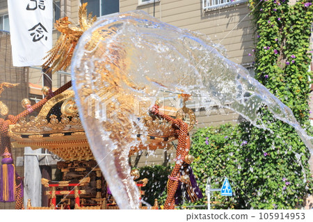富岡八幡宮的神轎、江戶三大祭、水掛祭 富岡八幡宮的神轎、江戶三大祭、水掛祭 105914953