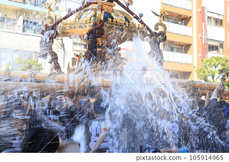 富岡八幡宮的神轎、江戶三大祭、水掛祭 105914965