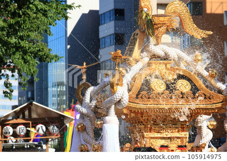 富岡八幡宮的神轎、江戶三大祭、水掛祭 105914975