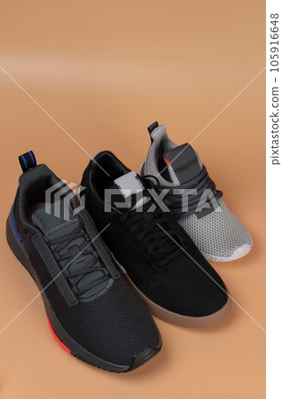 Row of different size sport shoes Row of different size sport shoes 105916648