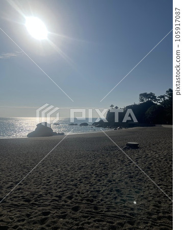 陽光照耀下的桂濱海灘 105917087