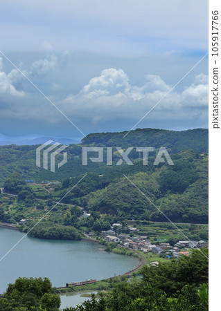 穿越長崎東園弓形海灣的新型YC1混合動力柴油列車 長崎本線老線奶奶禦官山 105917766