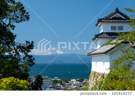 Nishinomaru three-storied turret of Hikone Castle and Lake Biwa (Chikubu Island) Hikone City, Shiga Prefecture Nishinomaru three-storied turret of Hikone Castle and Lake Biwa (Chikubu Island) Hikone City, Shiga Prefecture 105918257