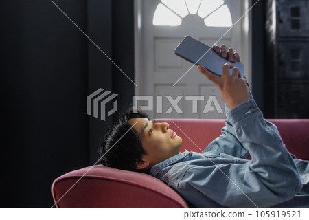 平板電腦的男士 105919521