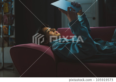 Men who tablet Men who tablet 105919573