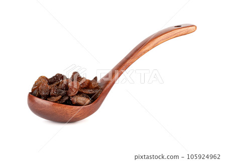 Wooden spoon with sweet dehydrated raisins on a white background. 105924962