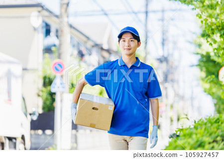 Young courier driver delivering parcel Young courier driver delivering parcel 105927457