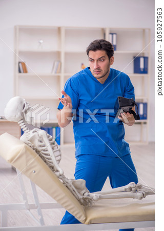 Young male doctor and skeleton patient at the hospital Young male doctor and skeleton patient at the hospital 105927563