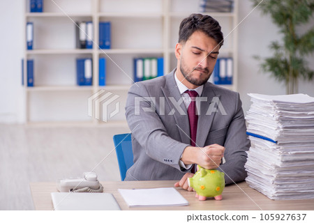 Young male employee in planning retirement concept 105927637