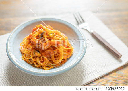 Simple tomato pasta with bacon and eggplant Simple tomato pasta with bacon and eggplant 105927912