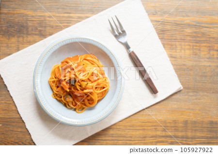 Simple tomato pasta with bacon and eggplant Simple tomato pasta with bacon and eggplant 105927922
