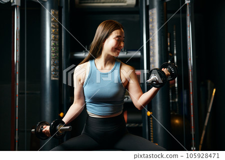 Women who train their arms with dumbbells Women who train their arms with dumbbells 105928471