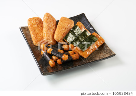 Rice cracker white background image 105928484