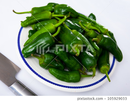 Fresh ripe peppers Padron 105929033