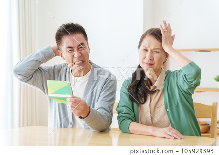 Senior couple who meet money troubles Senior couple who meet money troubles 105929393