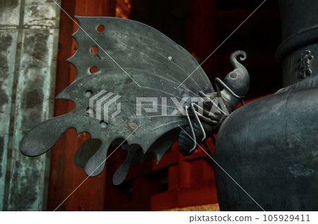 Eight-legged butterfly (Todaiji Temple/Great Buddha Hall/Zoshicho, Nara City, Nara Prefecture) 105929411