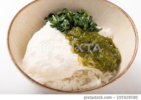Sticky Rice Bowl (Tororo Mekabu Moroheiya) 105929580
