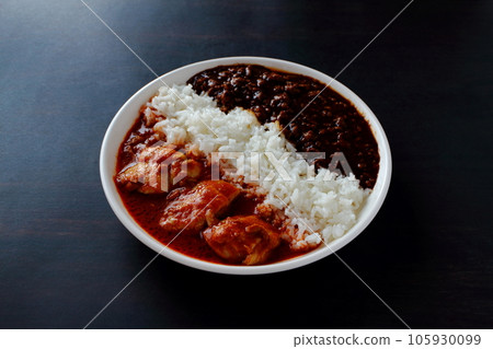 Aigake curry with butter chicken curry and keema curry 105930099