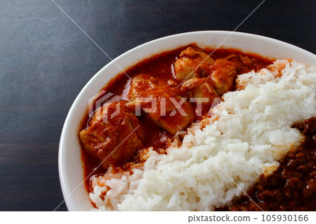 Aigake curry with butter chicken curry and keema curry 105930166