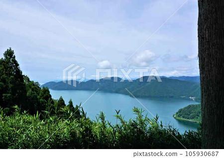 從靜嶽山頂眺望琵琶湖的風景 從靜嶽山頂眺望琵琶湖的風景 105930687