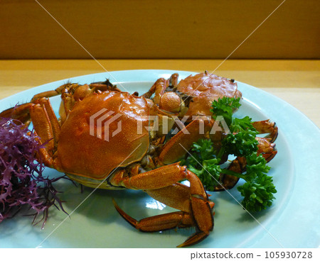 Fatty crabs are the most delicious, picture of salt-boiled mitten crabs of the same family as Shanghai crabs Fatty crabs are the most delicious, picture of salt-boiled mitten crabs of the same family as Shanghai crabs 105930728