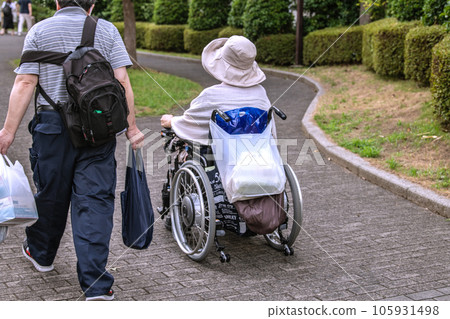 日本的橫濱城市景觀 老齡化社會...輪椅生活...=橫濱市 105931498