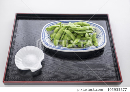 Delicious summer edamame 105935877