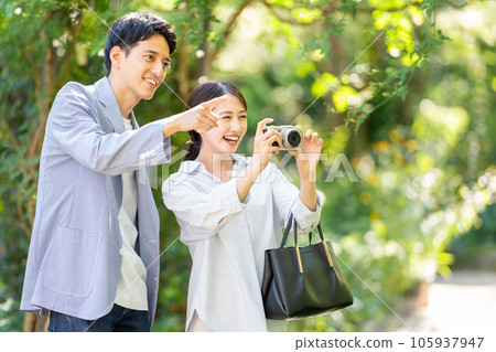 Couple taking pictures while traveling 105937947