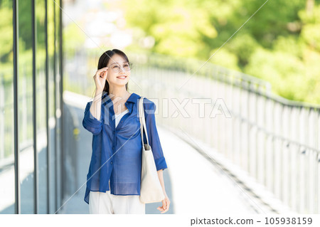 Business woman young woman business 105938159