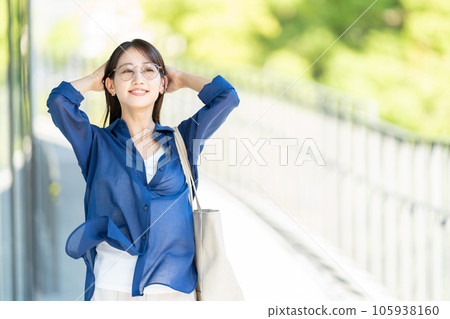 Business woman young woman business 105938160