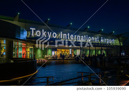 Night view of the airport Illuminated observation deck Haneda Airport Terminal 3 Night view of the airport Illuminated observation deck Haneda Airport Terminal 3 105939090