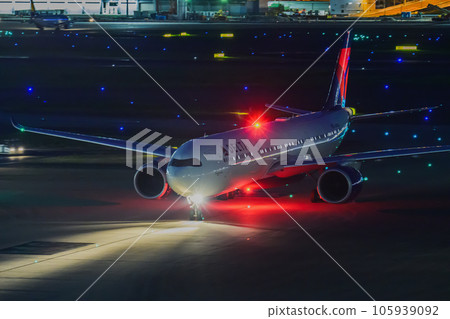 Airport night view Aircraft taxiing Haneda Airport Terminal 3 105939092