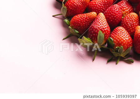 Close up of strawberries and copy space on pink background 105939397