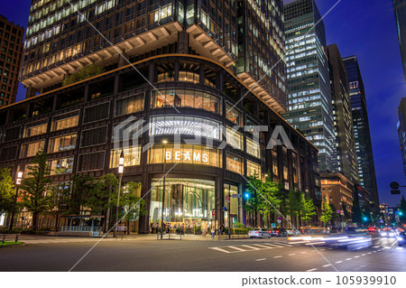東京丸之內商業區夜景 105939910