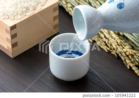 Pour sake. New sake image. Pour sake. New sake image. 105941222
