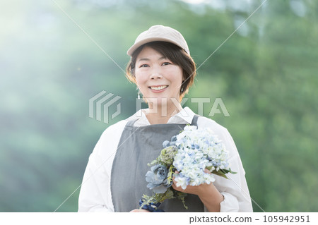 flower shop clerk flower shop clerk 105942951