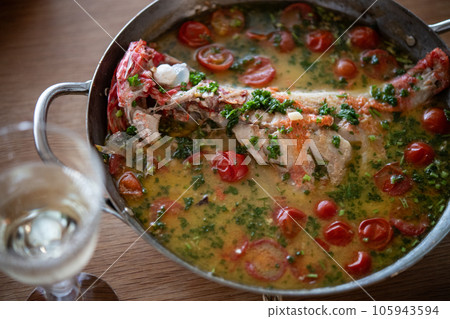 Aquapazza of red snapper 105943594