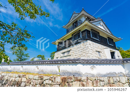 岡山縣赤岩市茶臼山城遺址的城堡形展望台、模擬天守閣 岡山縣赤岩市茶臼山城遺址的城堡形展望台、模擬天守閣 105946267